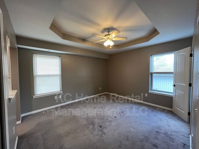 Building Photo - 8704 N Shannon Ave