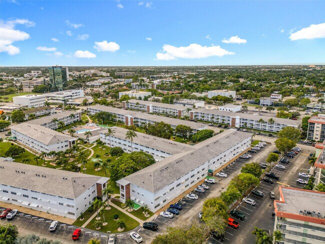 Building Photo - 5208 NE 24th Terrace