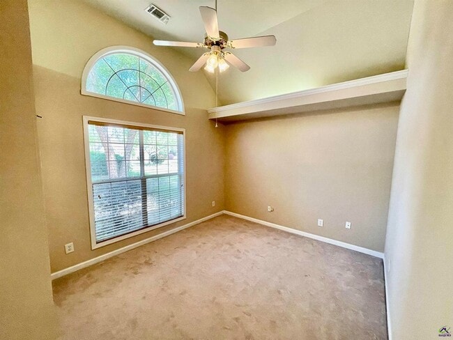 Building Photo - 103 Oros Point