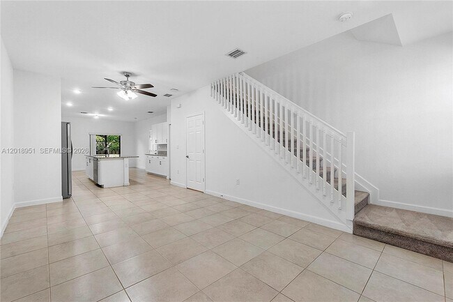 Building Photo - 1541 SW 28th St