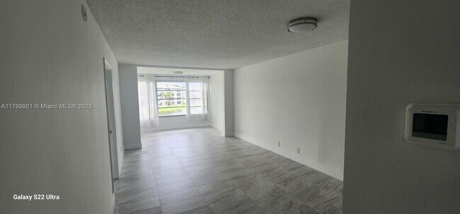 Building Photo - 9420 Poinciana Pl