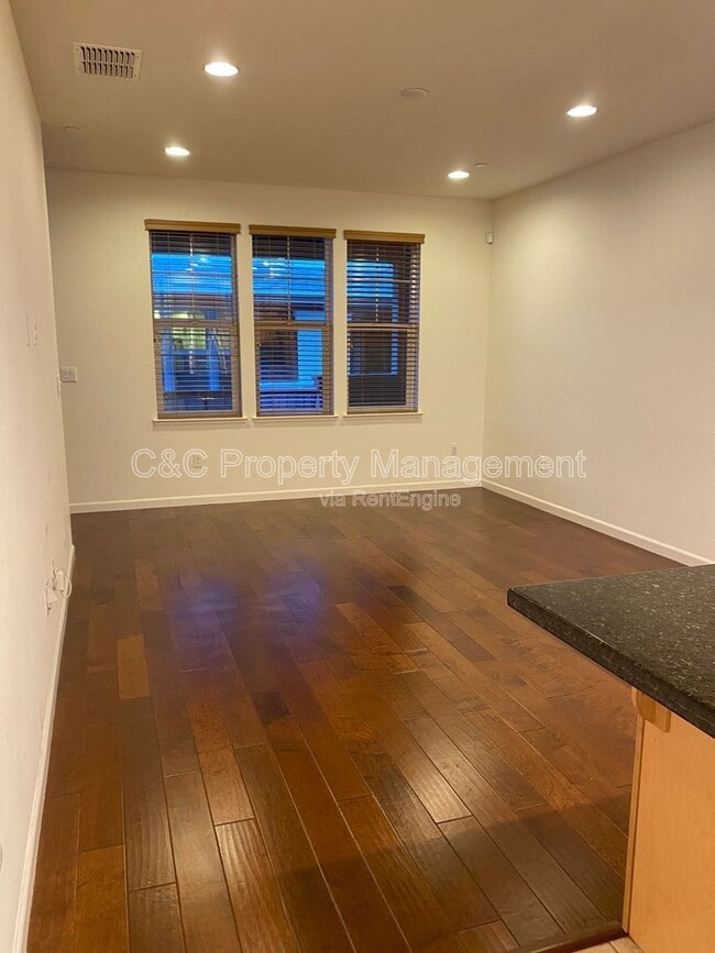 Building Photo - 1657 Prime Pl