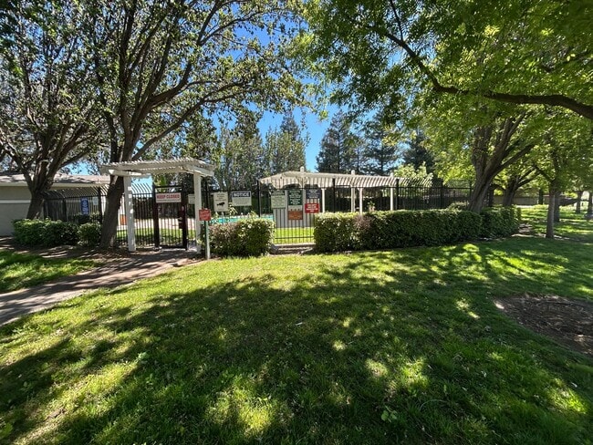 Building Photo - 2541 Carnival Dr