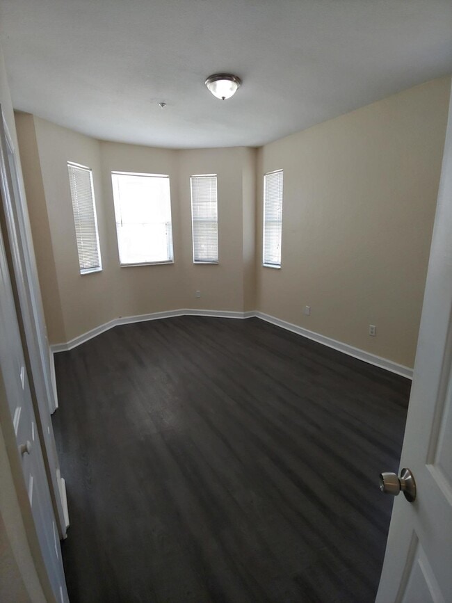 Building Photo - 3106 Shoma Dr