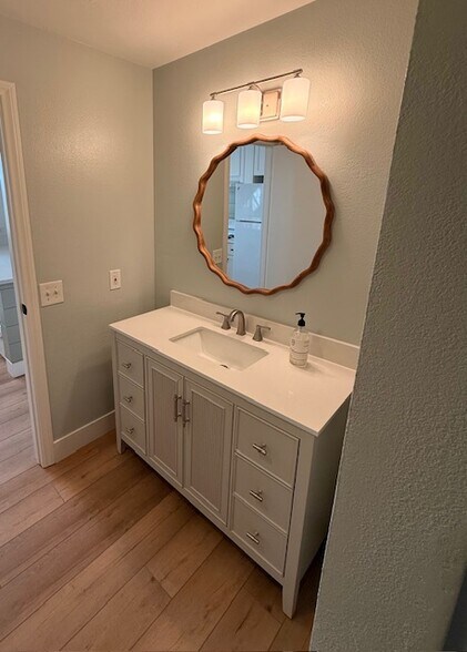 Building Photo - 906 Gretna Green Way