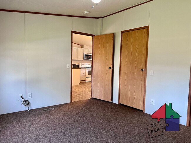 Building Photo - Your Dream Home Awaits: Spacious 3-Bedroom...