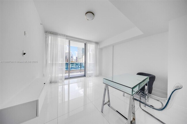 Building Photo - 200 Biscayne Blvd Way