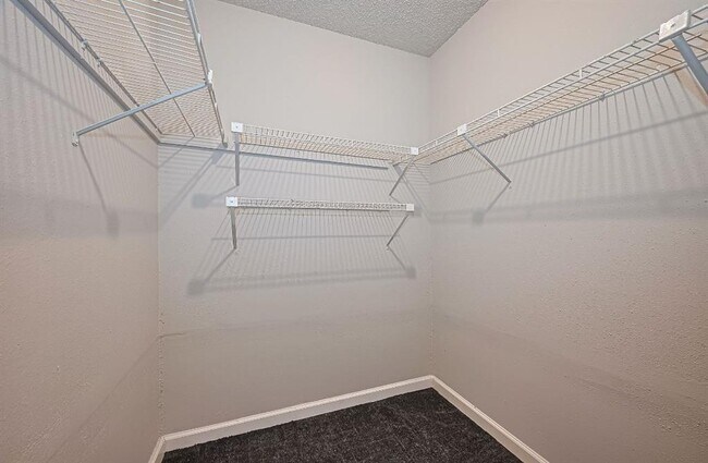 Building Photo - 12615 Brookglade Cir