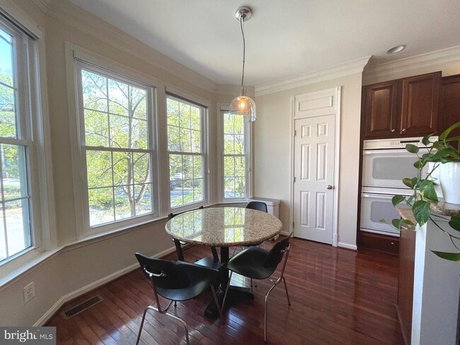 Building Photo - 102 Lounsbury Pl