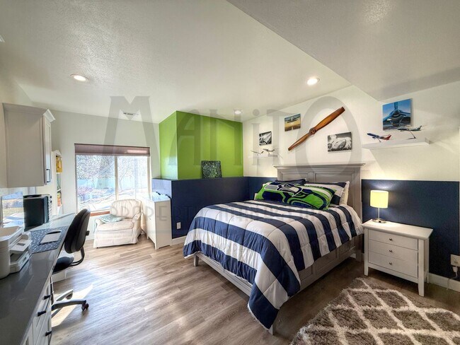 Building Photo - Stunning River Ridge Home With Spectacular Views