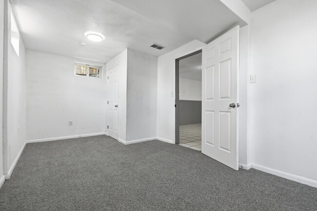 Building Photo - Charming 3-Bedroom with 2 Baths and Extra Room in Basement!