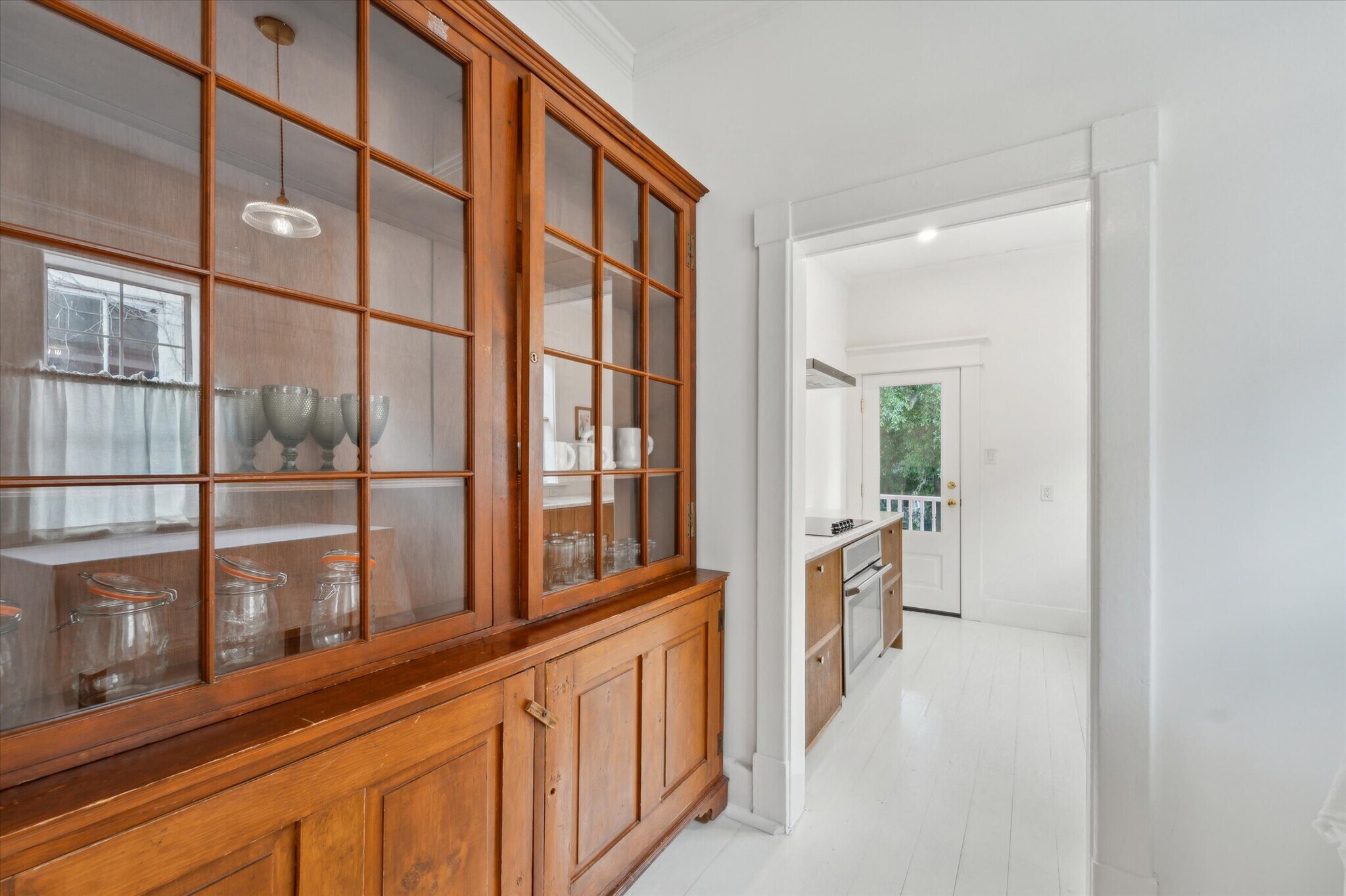 Building Photo - 211 W 40th St