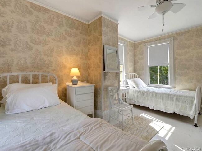 Building Photo - 51 Quogue St