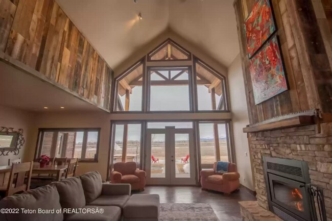 Building Photo - Stunning Seasonal Rental on 5.18 Acres – B...