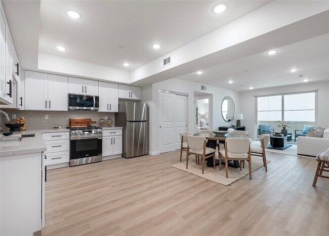 Building Photo - 1303 Orange Grove Ave