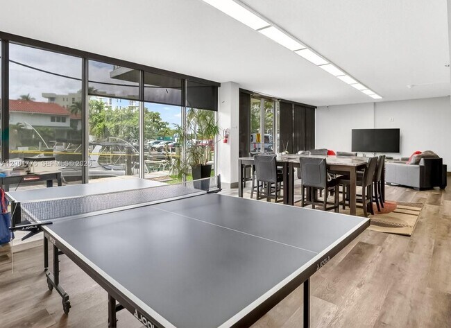 Building Photo - 16565 NE 26th Ave