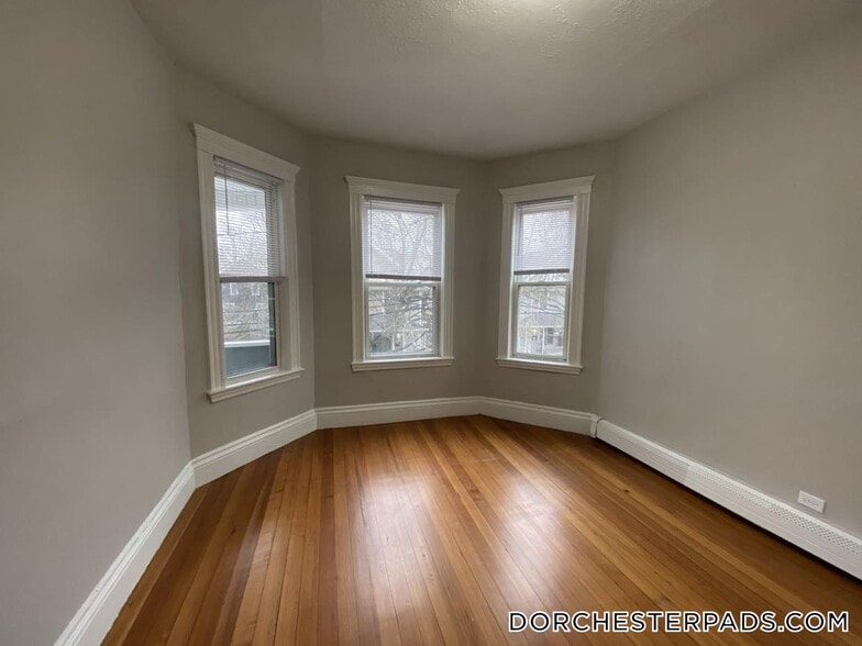 Building Photo - 39 Harwood St