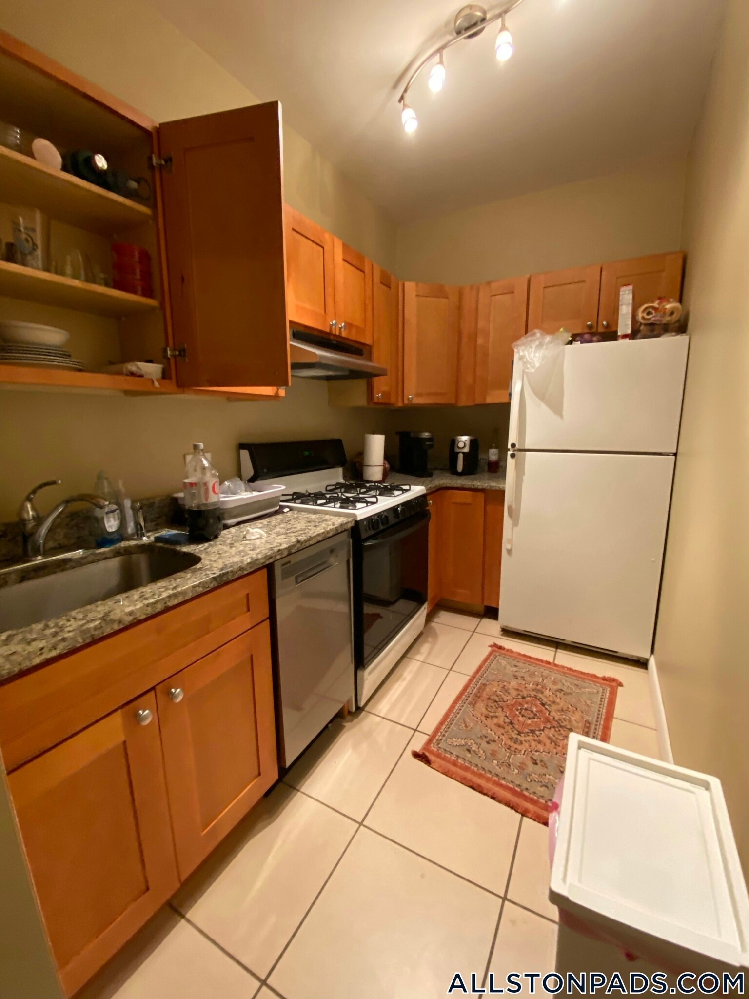 Building Photo - 17 Highgate St