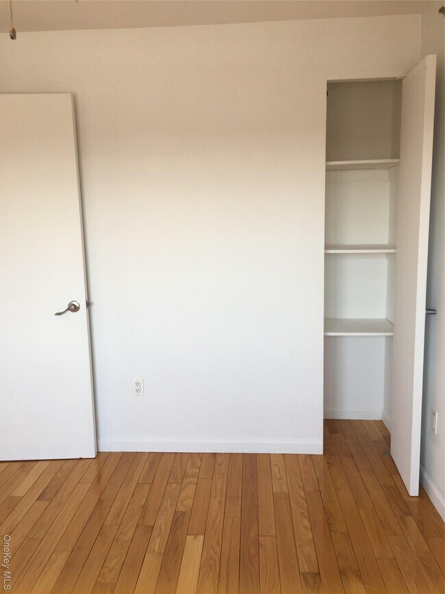 Building Photo - 93-05 37th Ave