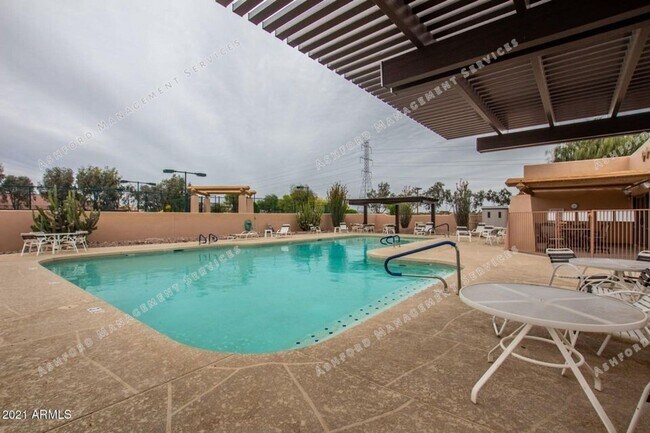 Building Photo - COYOTE LAKES BEAUTIFUL VIEW OF GOLF COURSE/NOT AGE RESTRICTED**NO TENANT FEES