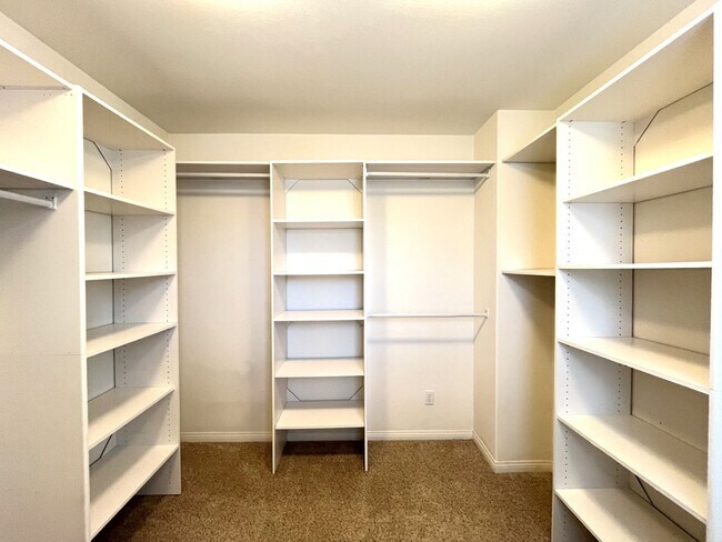 Building Photo - 14601 Serenade Dr