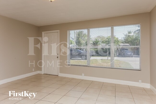 Building Photo - 1425 NE 29th St