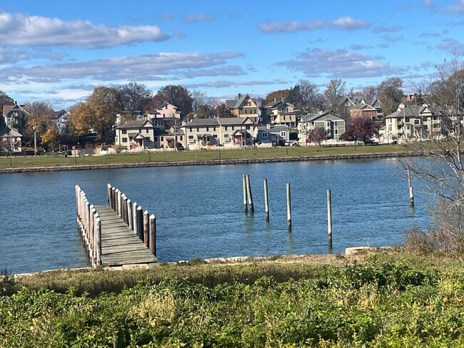 Building Photo - 896 Quinnipiac Ave