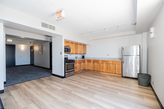 Building Photo - 1309 N Wells St