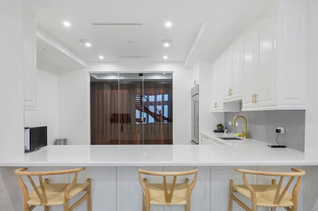 Building Photo - 517 N Camden Dr