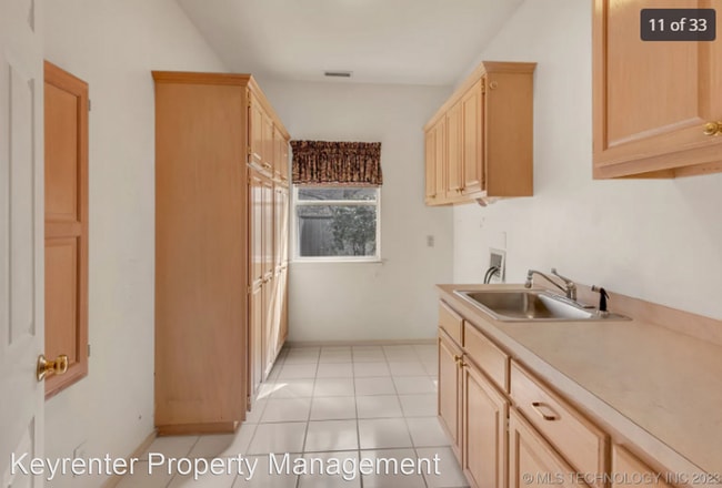 Building Photo - 4 br, 3.5 bath House - 5735 E 79th St