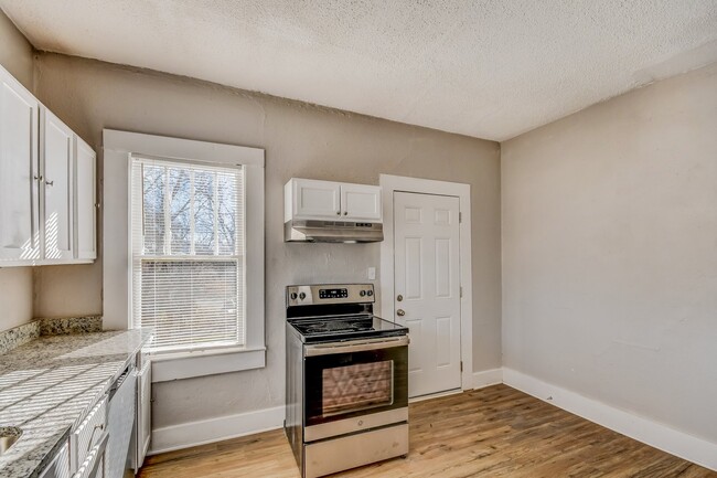 Building Photo - 1833 31st St Ensley