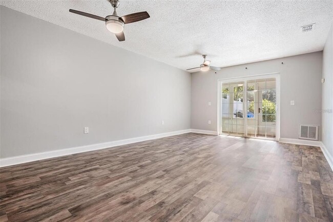 Building Photo - 364 Gloucester St