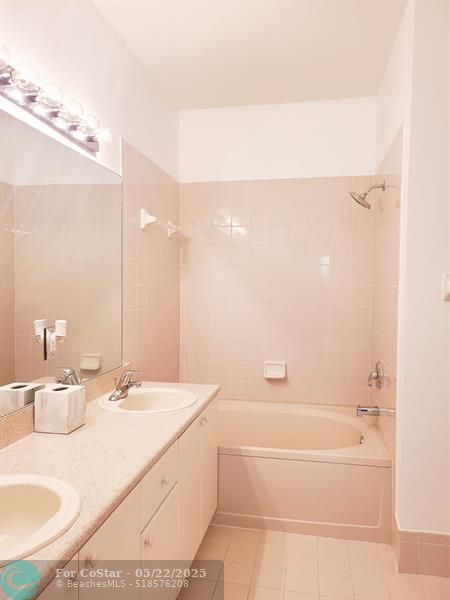 Building Photo - 2659 Carambola Cir N