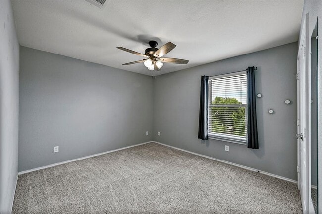 Building Photo - 214 Briarwood Dr