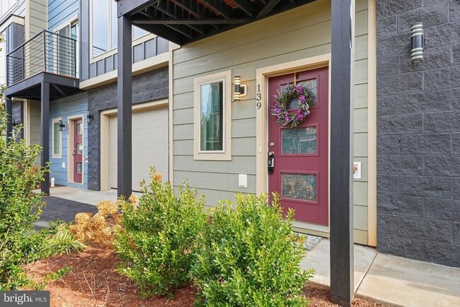 Building Photo - 139 Oak View St