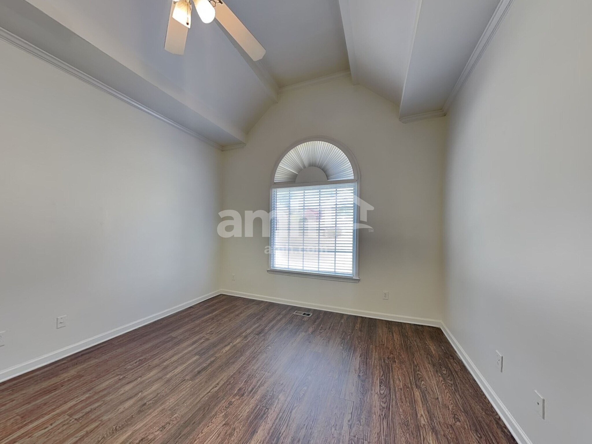 Building Photo - 1555 Brentwood Dr