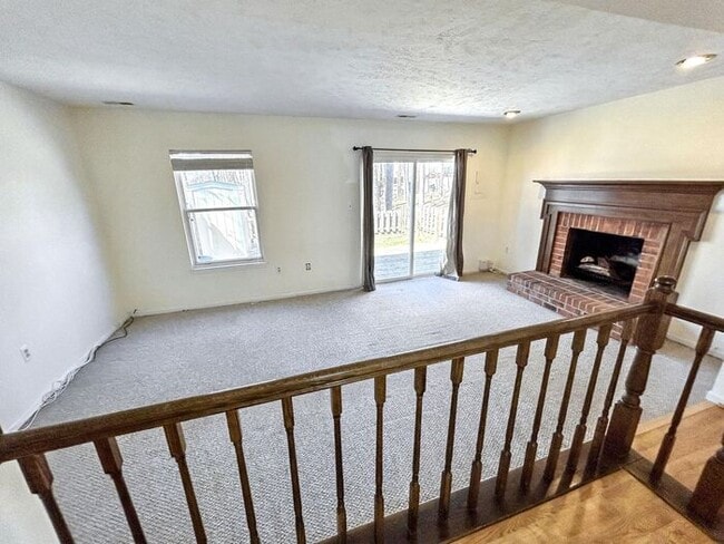 Building Photo - Charming 2-Bedroom Home with Modern Amenit...