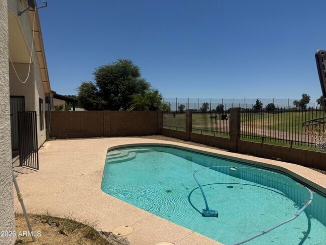Building Photo - 8743 W Sierra Vista Dr
