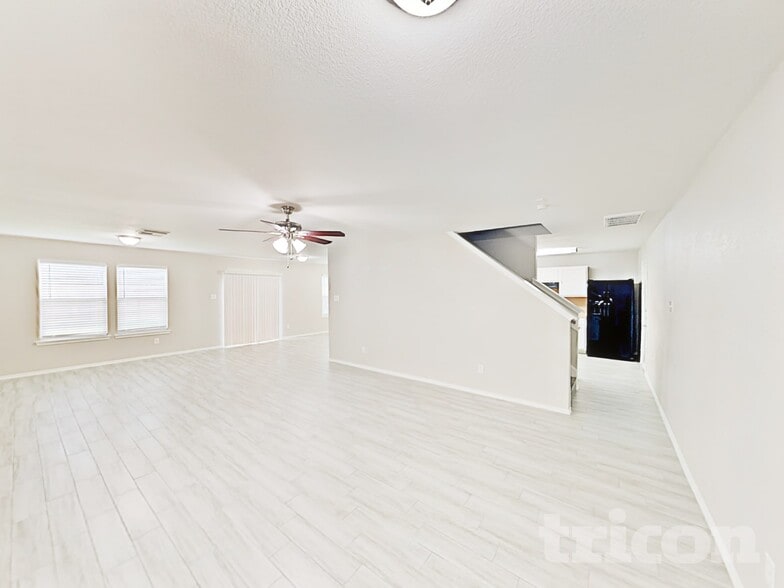 Building Photo - 12402 Grossmount Dr
