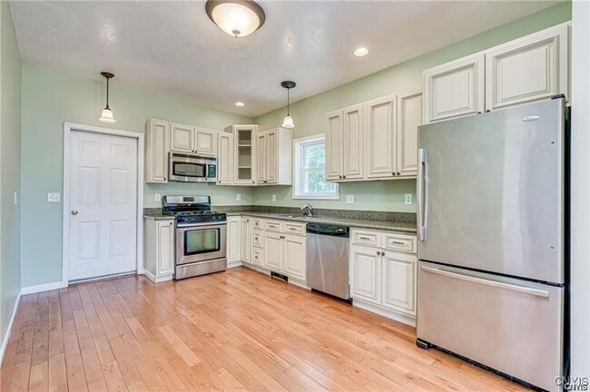 Building Photo - 26558 Andrew Dr