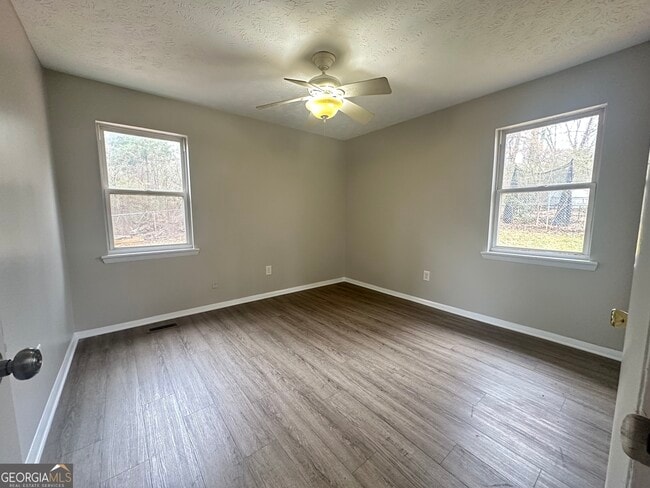 Building Photo - 1133 White Oak Dr