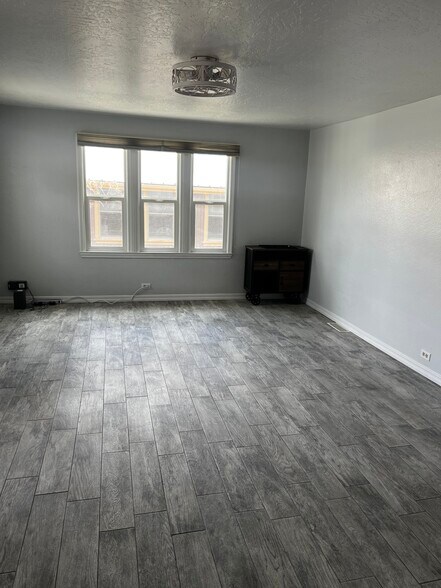 Living room - 219 E Montezuma Ave