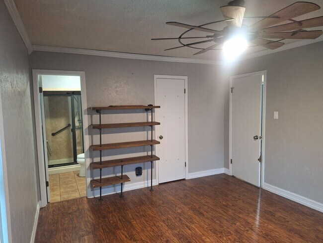 Building Photo - 3BR/2BA Home with Private Yard in Crowley