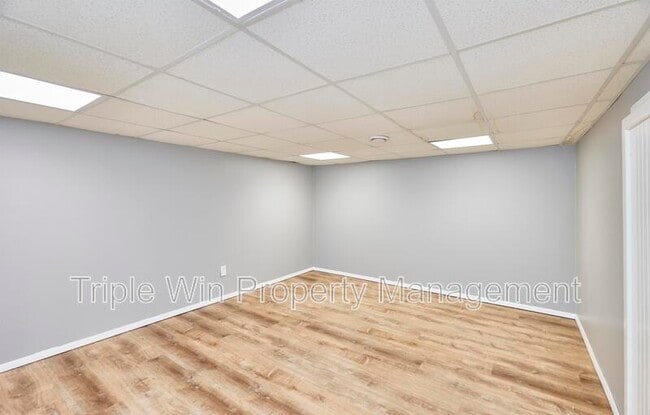 Building Photo - 1405 Willowbrook Dr