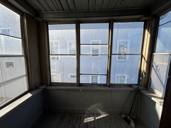 Building Photo - 20 Perry Ave