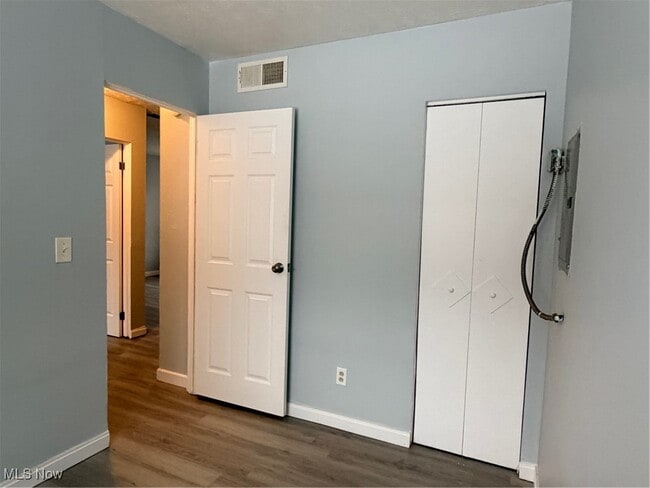 Building Photo - 2045 20th St SW