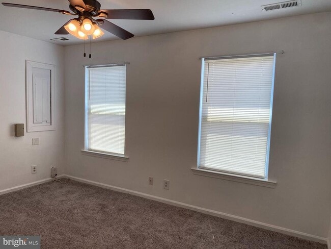 Building Photo - 104 Duet Dr