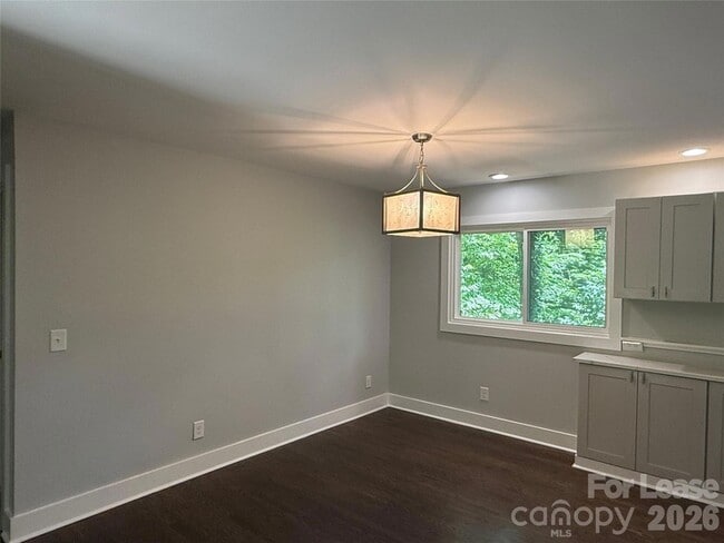 Building Photo - 200 Sherwood Dr