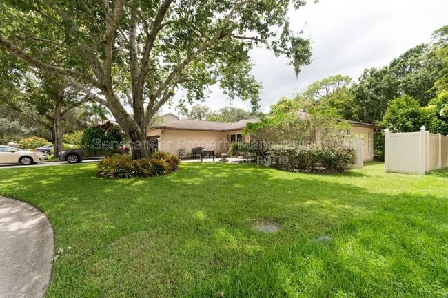 Building Photo - 423 Whispering Oaks Ct