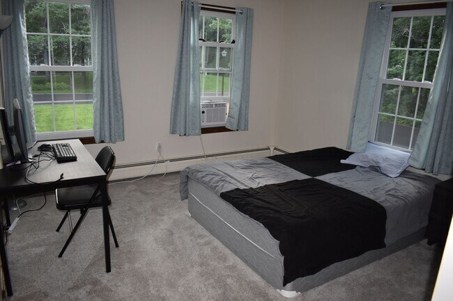 Building Photo - Well maintained, 3 Bedroom single family h...